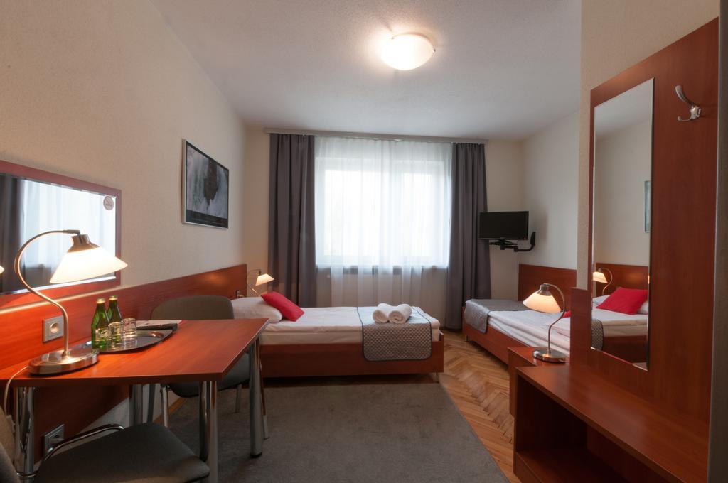 Hotel Komes Skarżysko-Kamienna Exterior foto